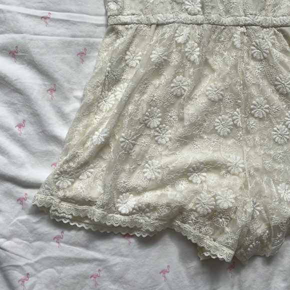 White/Crème Lace Romper Aerie - Picture 3 of 4